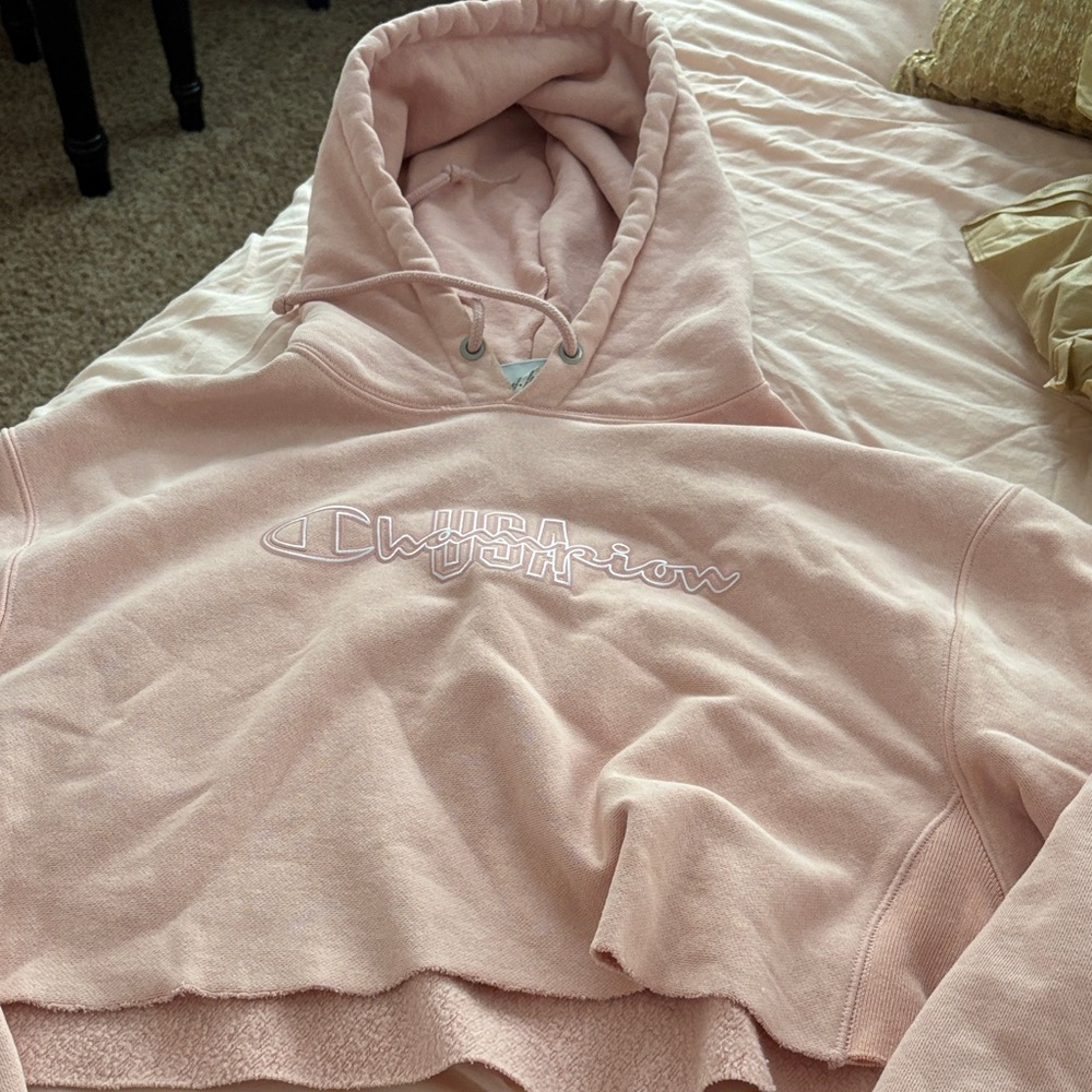 Champion Women's Light Pink cropped Hoodie